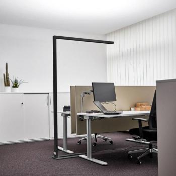 Arcchio LED irodai állólámpa Jolinda, fekete, 4000K, érzékelővel kép