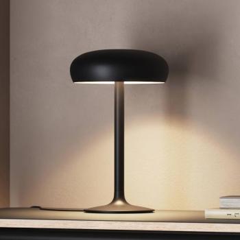 EVA Solo LED-es asztali lámpa Emendo, fekete, fényerőszabályozható kép