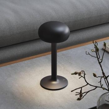 EVA Solo LED-es újratölthető asztali lámpa Emendo, fekete, kép