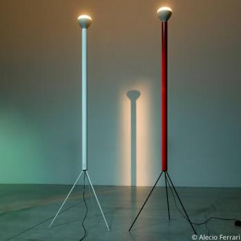 FLOS Luminator állólámpa, piros, magasság 189 cm, fém kép