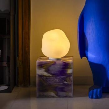 Foscarini asztali lámpa Hoba Media, Ø 24 cm, fényerőszabályozható, üveg kép
