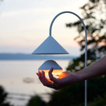 FRANDSEN LED-es újratölthető lámpa One, fehér, Ø 9 cm, akril kép