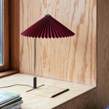 HAY Matin 380 LED-es pliszírozott asztali lámpa, oxidvörös kép