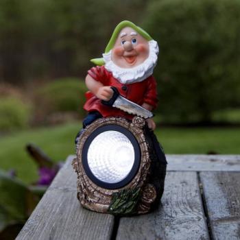 LED napelemes lámpa Gnomy színes/piros műanyag 21 cm-es favágó kép