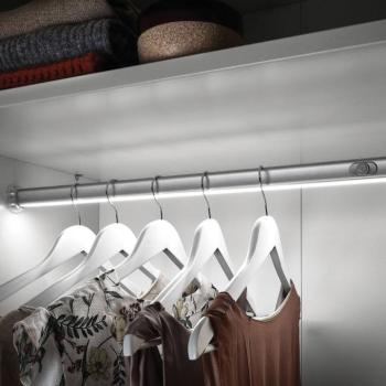 LED ruhasín-lámpa érzékelővel, 100 cm kép