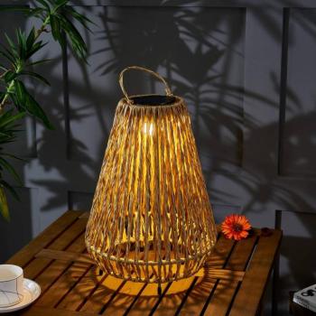 Lindby LED-es napelemes lámpa Amaria, rattan, lámpa, Ø 27 cm kép