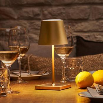 Nuindie mini LED-es újratölthető asztali lámpa, USB-C, arany, IP54, dimmelhető kép