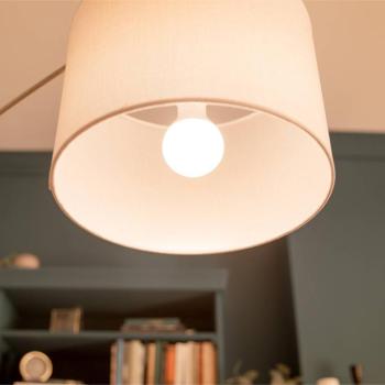 Philips LED izzó E27 7W 806lm 2700K matt 3db kép