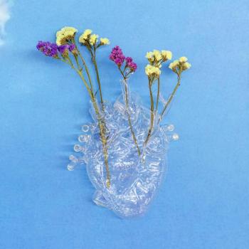 SELETTI Love in Bloom váza, átlátszó, 24 cm magas, szív alakú, üvegből kép
