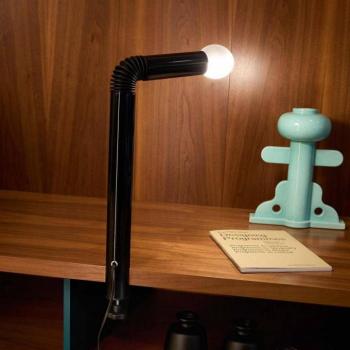 Stilnovo asztali lámpa Periscopio, fekete, magasság 68 cm, fém kép