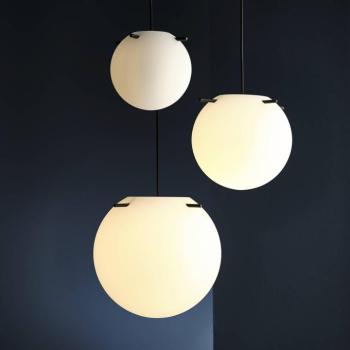 FRANDSEN függesztéklámpa Koi, üveg, fehér/fekete, Ø 25 cm kép