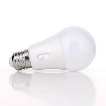 LED izzó E27, 7,3 W, CCT, opál, 806 lm, dimmelhető kép