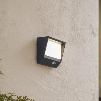 Lucande LED-es napelemes fali lámpa Dava, 14 cm magas, alumínium, szenzoros kép