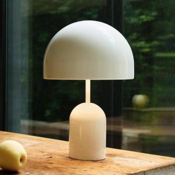 Tom Dixon Bell hordozható, újratölthető LED-es asztali lámpa, fehér, 28 cm kép