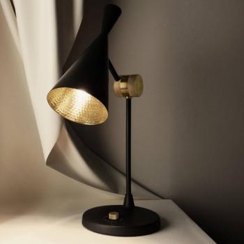 Tom Dixon LED asztali lámpa Beat, fekete, sárgaréz, magasság 53 cm kép