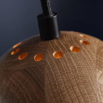 FRANDSEN lógó világítás Ball, tölgyfa, Ø 12 cm, fa kép