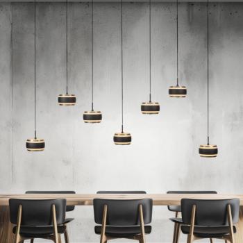 PURE Falling Rings LED lógó lámpa, fekete, hossza 132 cm, 7 izzós kép