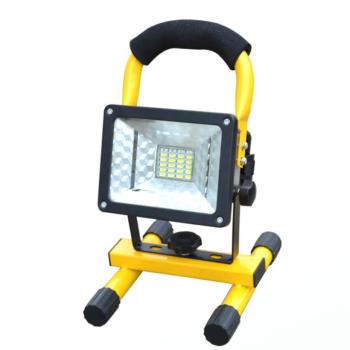 30 wattos hordozható LED reflektor, 3 x 4200mAh akkumulátor(12600mAh) (BBL) kép