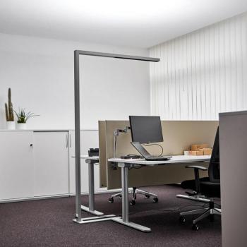 Arcchio LED irodai állólámpa Jolinda, ezüst, 4000 K, érzékelővel kép