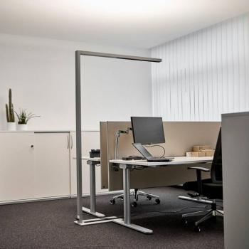 Arcchio LED irodai állólámpa Jolinda, ezüst, CCT, érzékelő, kép