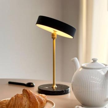 Dyberg Larsen Moonlight LED tölthető asztali világítás, fekete kép