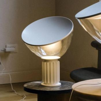 FLOS Taccia kis LED asztali lámpa, fehér színben kép