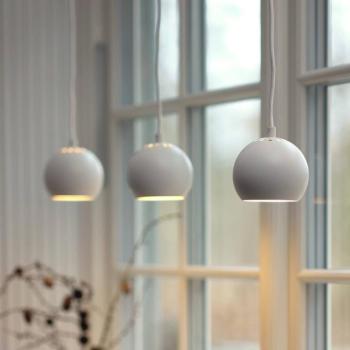 FRANDSEN lógó világítás Ball, matt fehér, Ø 12 cm kép