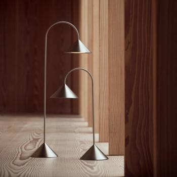 FRANDSEN LED tölthető állólámpa Grasp, rozsdamentes acél, magasság 72 cm kép