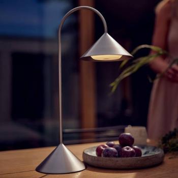 FRANDSEN LED tölthető asztali világítás Grasp, rozsdamentes acél, magasság 47 cm kép