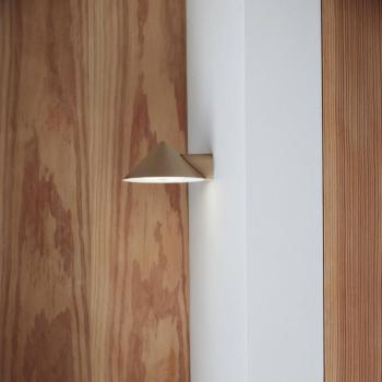 FRANDSEN LED tölthető fali lámpa, Grasp, homokszürke, szélesség 15 cm kép