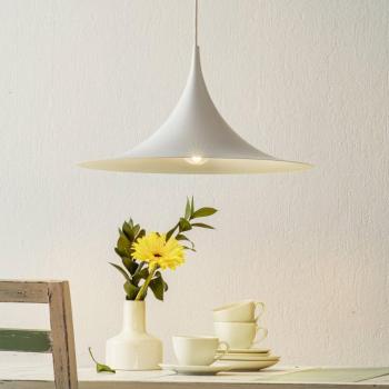Gubi lógó világítás Semi, Ø 47 cm, fehér kép