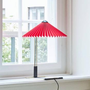 HAY LED asztali lámpa Matin, világos piros/sárgaréz, magasság 38 cm kép