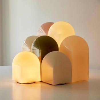 HAY Parade LED-es asztali lámpa kagyló fehér magasság 32 cm kép
