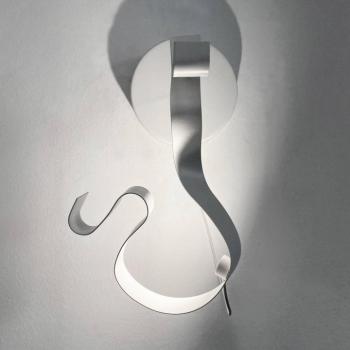 Knikerboker Curve LED falilámpa acélból, fehér kép