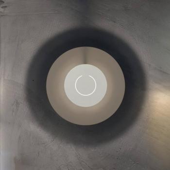 Knikerboker LED fali lámpa DoppioZero, krém/fehér, Ø 30 cm kép