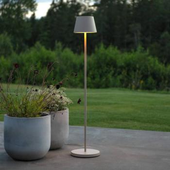 LED tölthető állólámpa Pomezia, homokszínű, 124 cm, IP54, USB kép