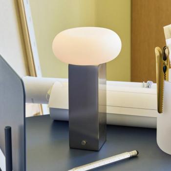 LED tölthető asztali világítás, nikkel színű, magasság 20 cm, fém kép