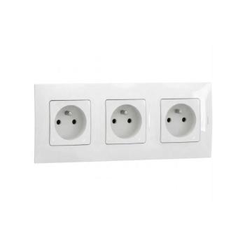 Legrand - 3-as háztartási aljzat NILOE kerettel 250V fehér LR0030+3XLR0017 kép