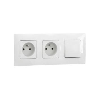 Legrand-Dupla háztartási aljzat és 1-es egypólusú kapcsoló, NILOE kerettel, 250 V, fehér LR0030+2XLR0017+LR0022 kép