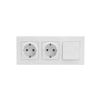 Legrand - Dupla háztartási SCHUKO aljzat és egy 1-es számú kapcsoló NILOE STEP kerettel 250V fehér LR0062+2XLR0115+LR0054 kép