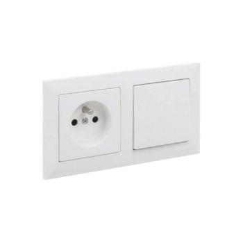 Legrand - egypólusú, 1-es kapcsoló és fali aljzat kerettel SUNO 250V fehér LR0093+LR0086+LR0081 kép