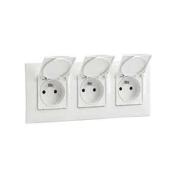 Legrand - Háromaljzatos kültéri háztartási dugalj kerettel NILOE 250V IP44 fehér LR0030+3XLR0019 kép