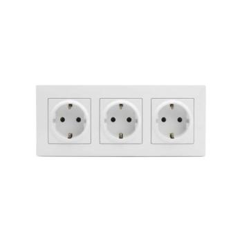 Legrand - Háromfoglalatos háztartási SCHUKO fali aljzat NILOE STEP 250V fehér LR0062+3XLR0115 kép