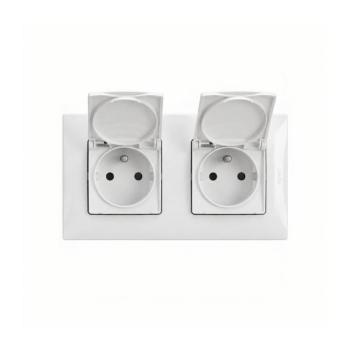 Legrand - Kettős kültéri háztartási aljzat kerettel NILOE 250V IP44 fehér LR0029+2XLR0019 kép