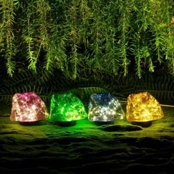 Leszúrható szolár lámpa - kavics forma - színes - 140 x 120 x 120 mm - melegfehér LED kép