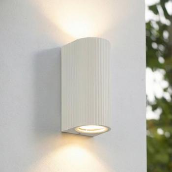 Lindby kültéri fali lámpa Aluvo, fehér, 16 cm, IP65, bordázott kép
