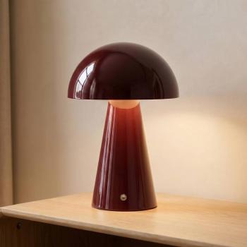 Lindby Nevijo LED tölthető asztali világítás, piros, Ø20 cm, USB, kép