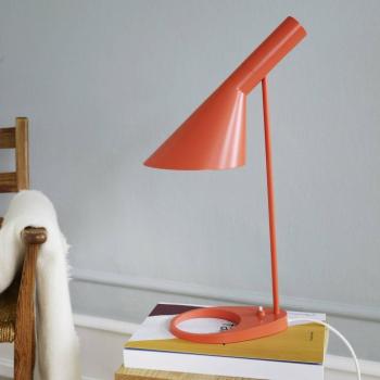 Louis Poulsen AJ designer asztali lámpa narancssárga kép