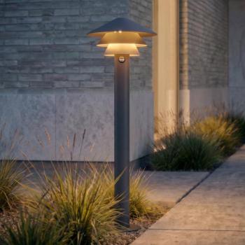 Lucande Montaro LED ösvény világítás, 110 cm, antracit, érzékelővel kép