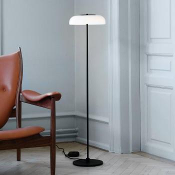 Nuura LED álló világítás Blossi, magasság 120 cm, fekete/opál kép
